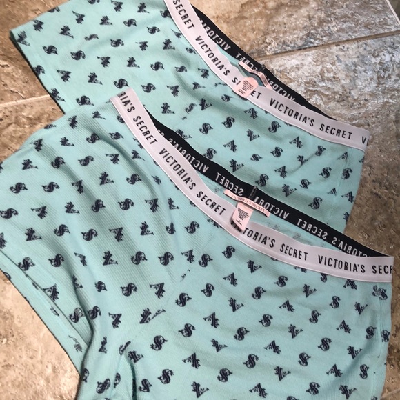 Victoria Secret Sleep Set - Picture 2 of 7